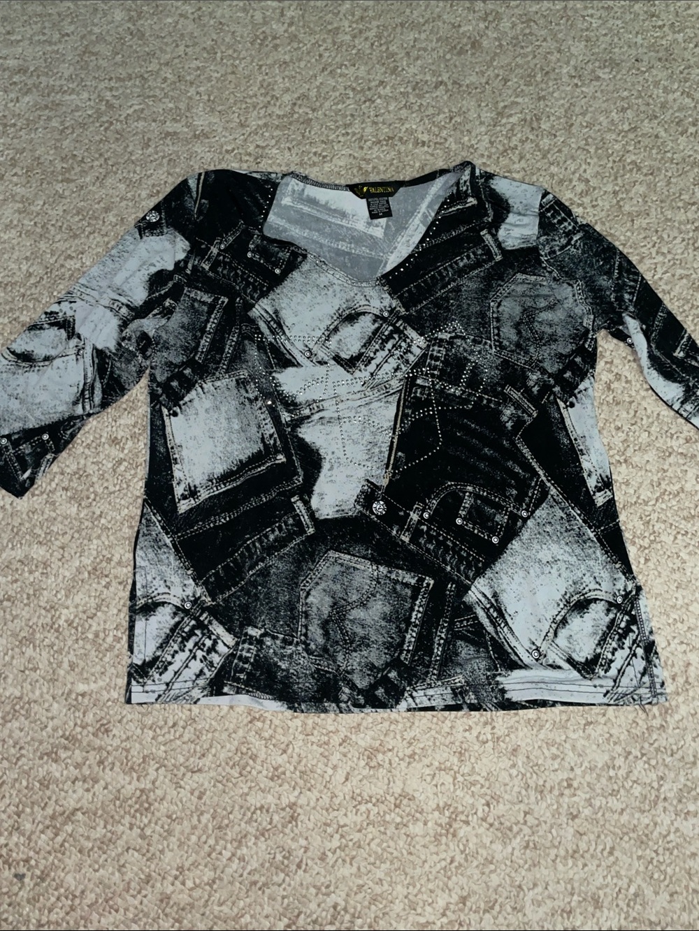 V-Neck Half Sleeve Top in Black & White Pocket Print